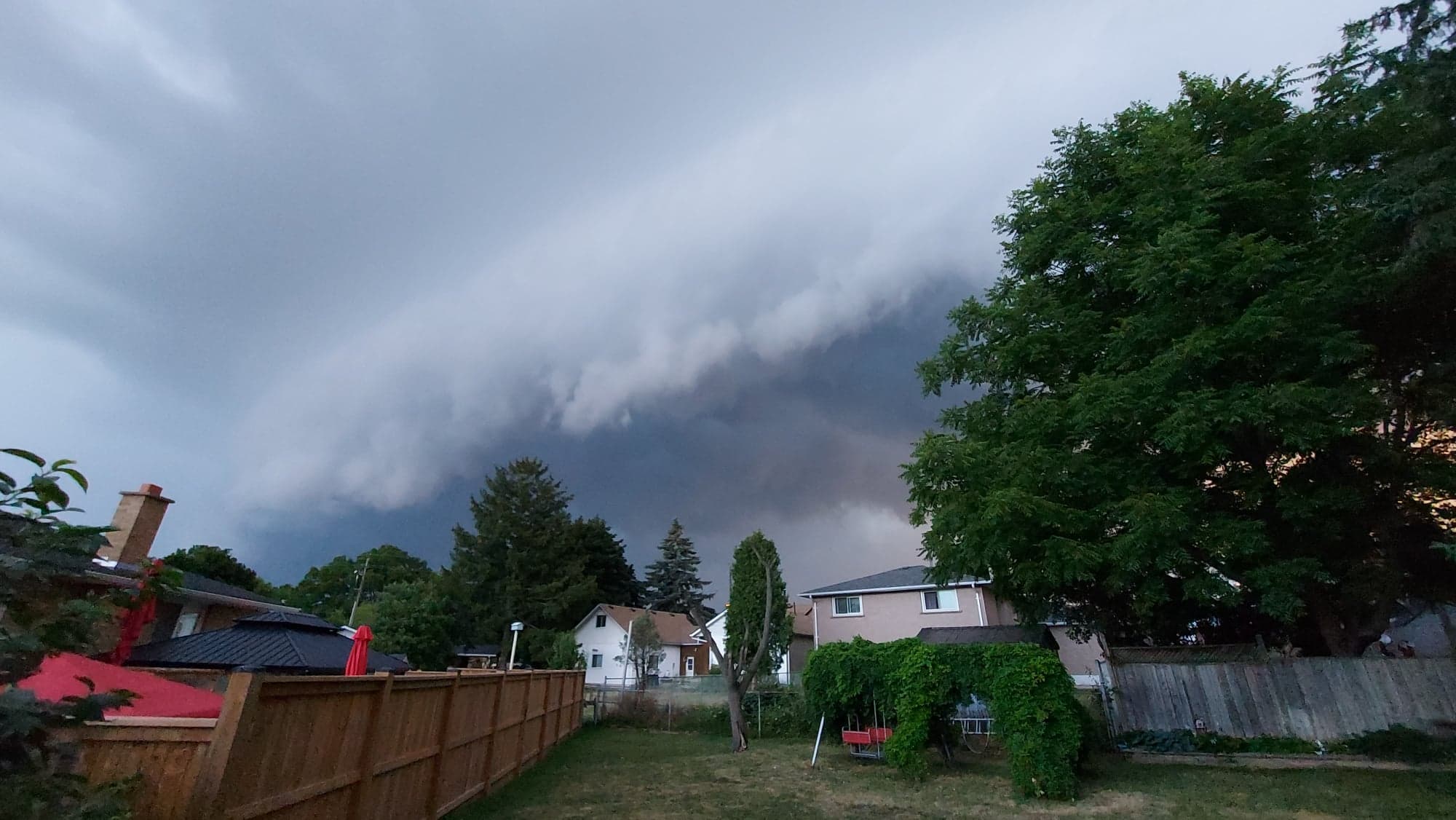 UGC - Domenico Nardone. Thunderstorm in Brandford, Ontario. July 20, 2022. Storm cloud. Grey sky