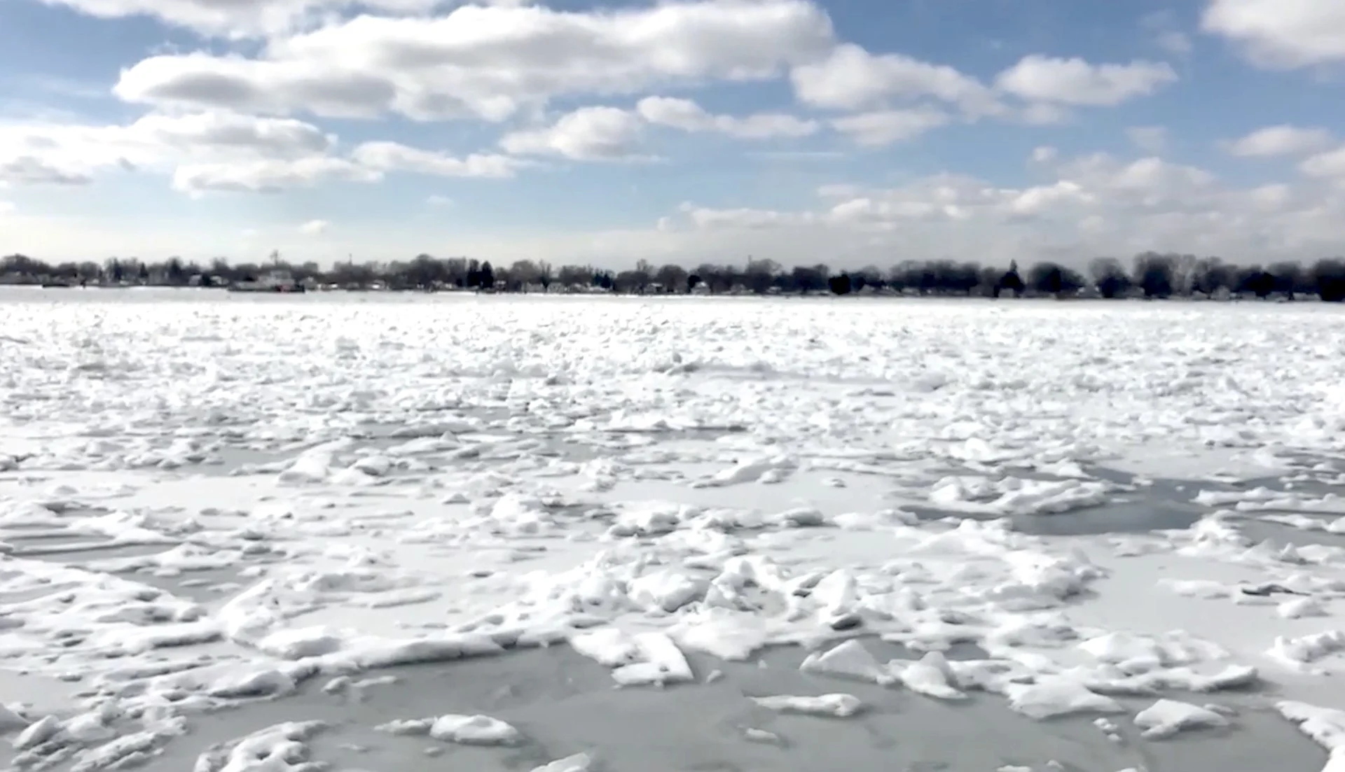 Ice jam poses flood threat for Ontario's St. Clair River communities