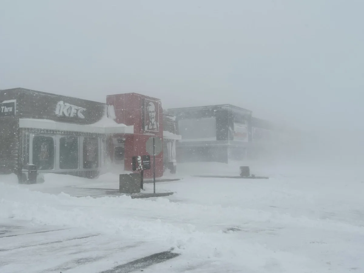 Heavy snow squalls make for dangerous Christmas travel in Ontario
