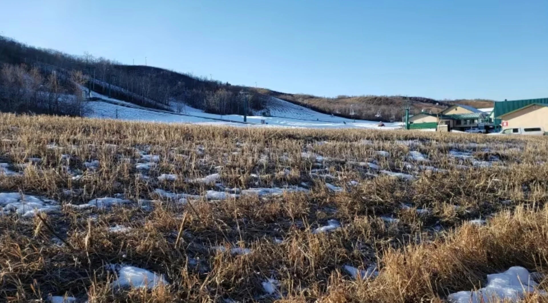 Lack of cold and snow means empty ski hills, outdoor rinks in Sask.