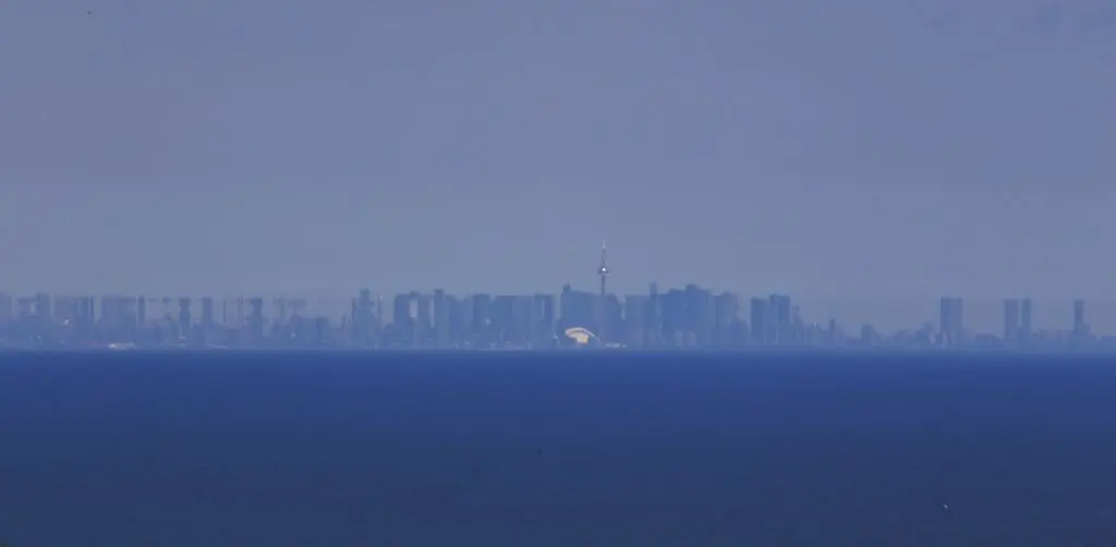 Watch Toronto ‘float’ above the horizon in this stunning mirage