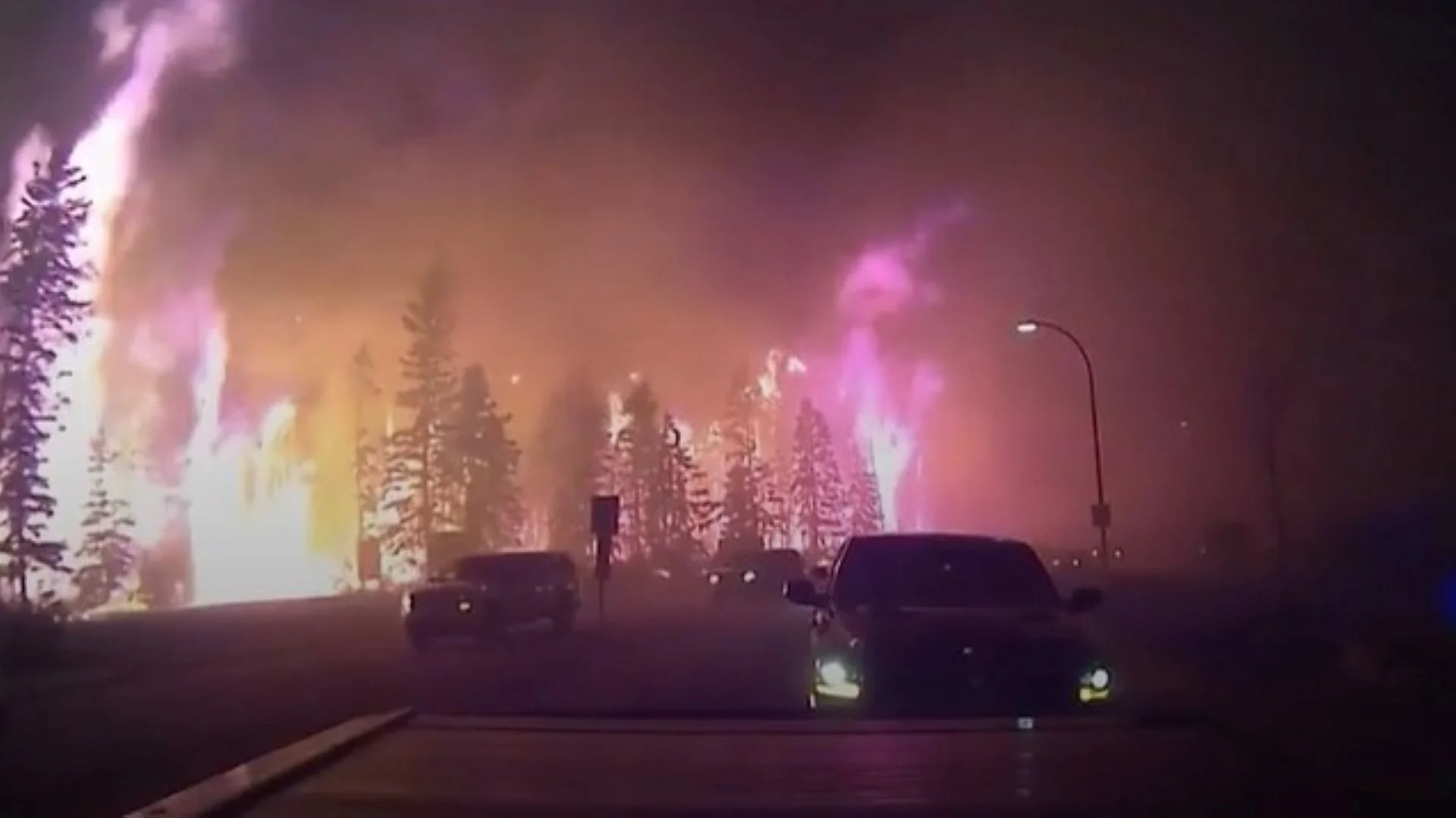 Fort McMurray, Alta., wildfire, May 1, 2016/Michel Chamberland/Submitted to The Weather Network