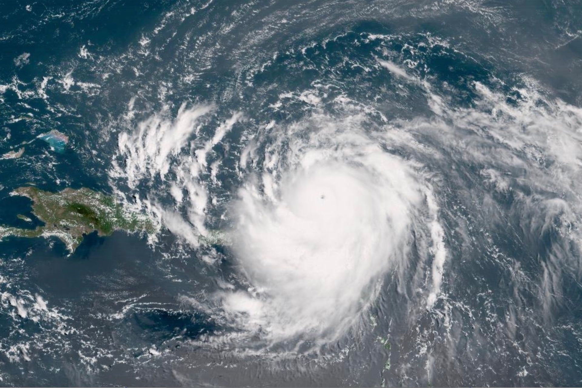 Hurricane Erin remains a powerful, high-end Atlantic storm