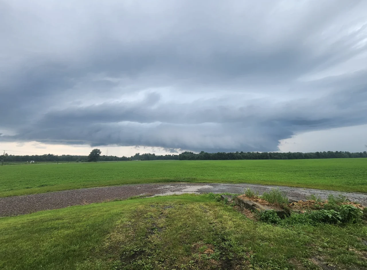 UGC/Anne Séguin: Brownsburg-Chatham, Quebec. July 24, 2024. Thunderstorm, severe storm, cloud, clouds, summer, rain