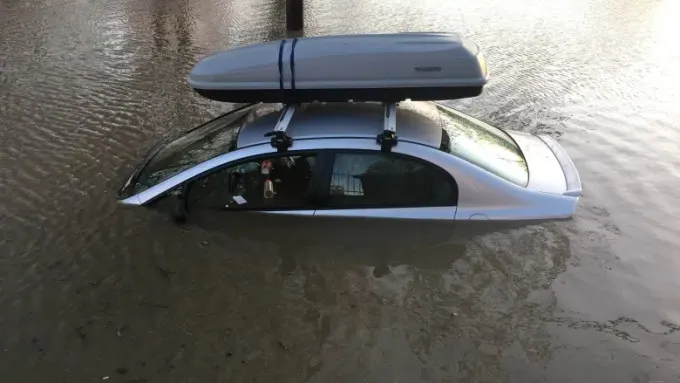 auto inondé