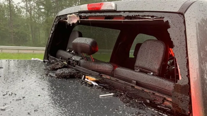 La foudre blesse les occupants d'une camionnette