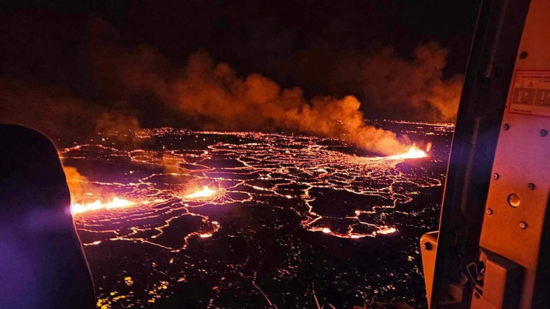 Cette éruption volcanique a ouvert une fissure de 4 km de lave