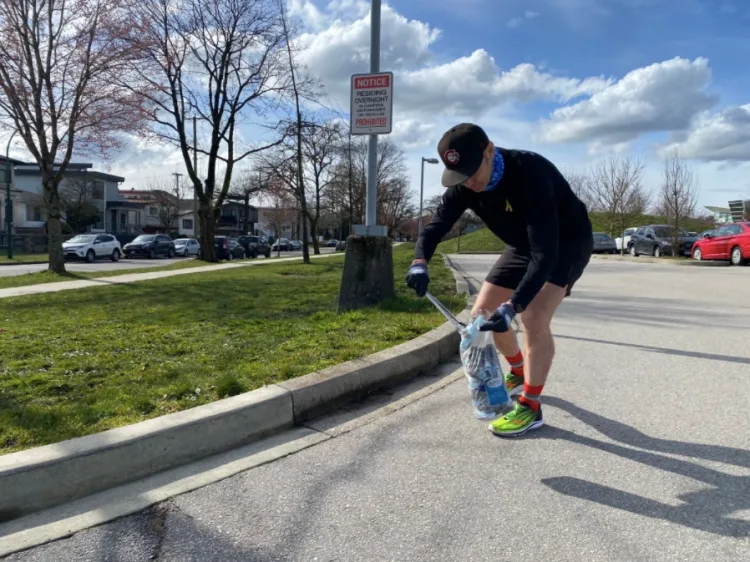 Vancouver runner says he's picked up 32,000 littered masks in 1 year