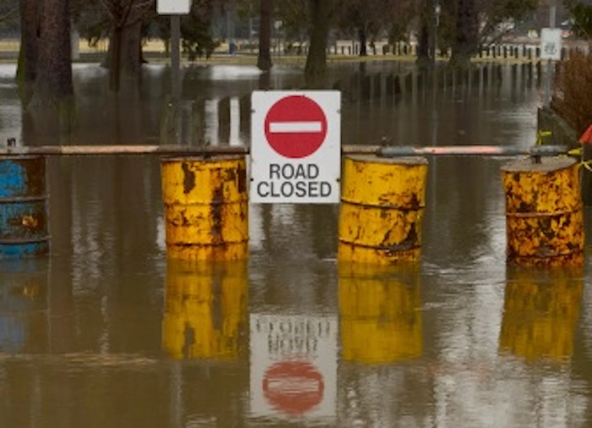 Lake Ontario water levels still rising, force ferry closure