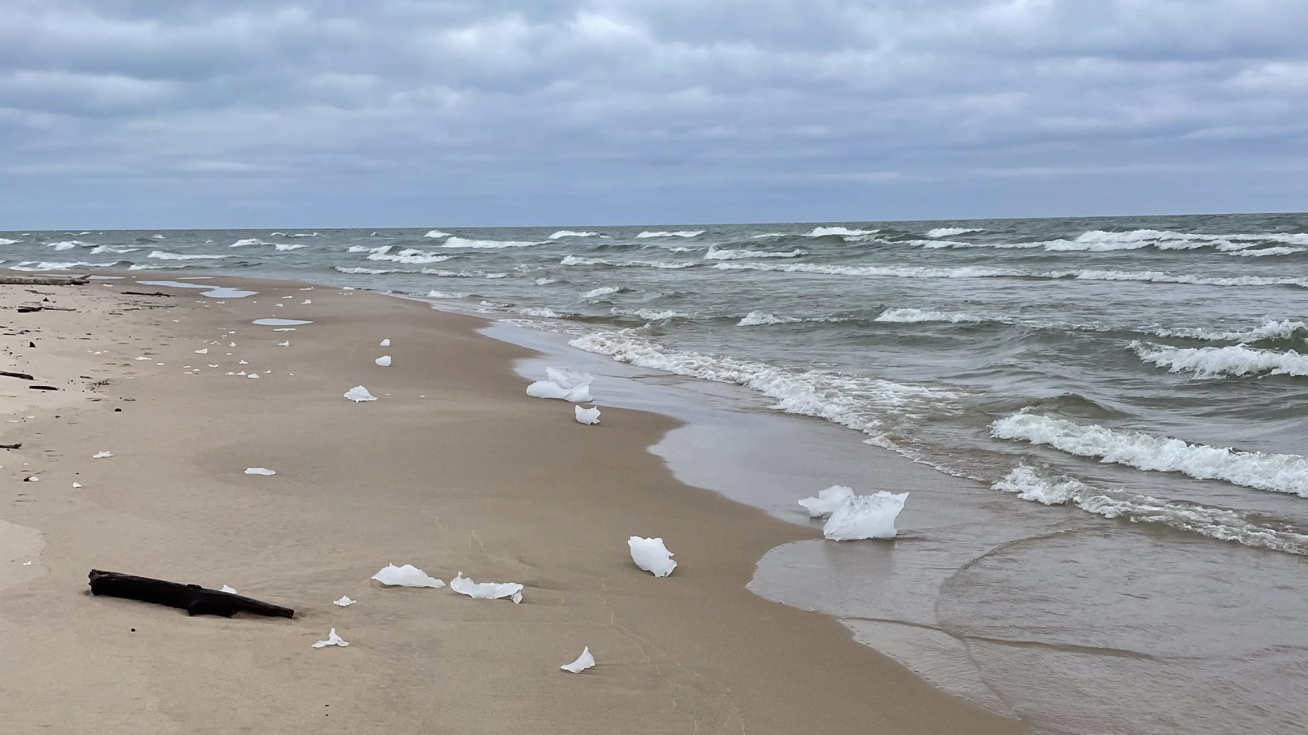 Du jamais vu sur les Grands Lacs : des conséquences pour le Québec