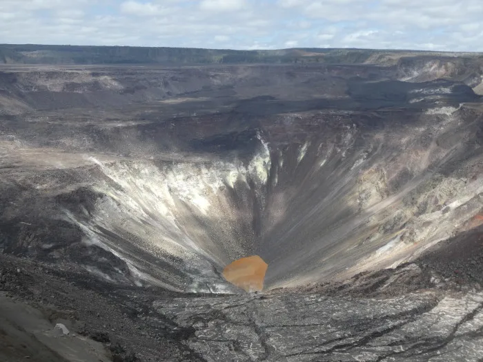 Un nouveau lac inquiétant sur le volcan Kilauea