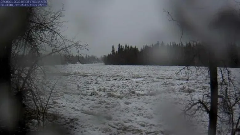Hay River expects highway to Vale Island to be underwater soon