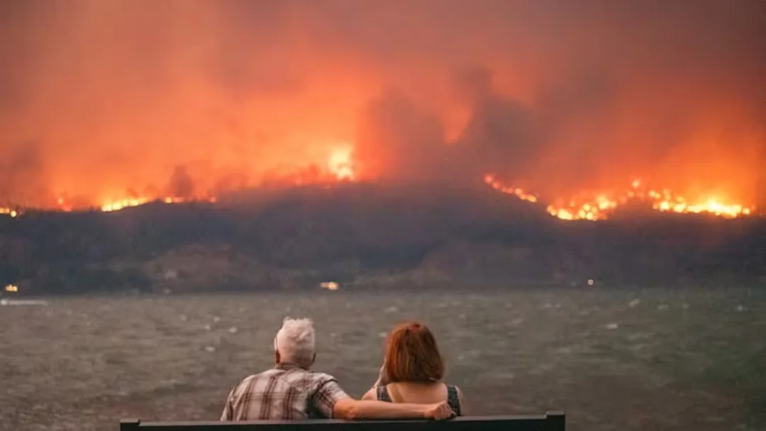 Thousands ordered to evacuate as wildfire threatens Kelowna, West ...