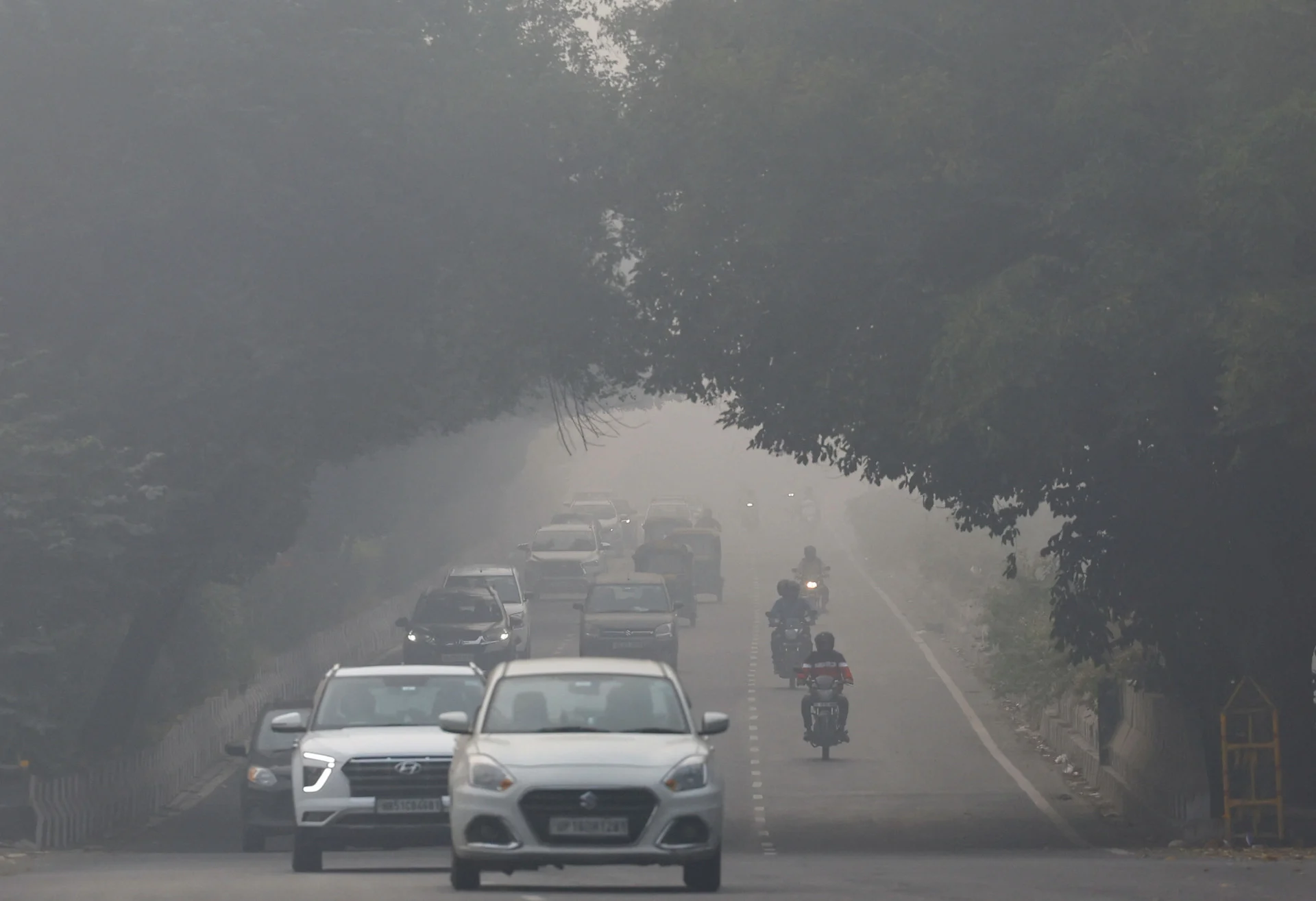 Reuters: Traffic passes by on a road as the sky is enveloped with smog after Delhi's air quality was classified as "hazardous" amidst severe air pollution, in New Delhi, India, November 14, 2024. REUTERS/Anushree Fadnavis