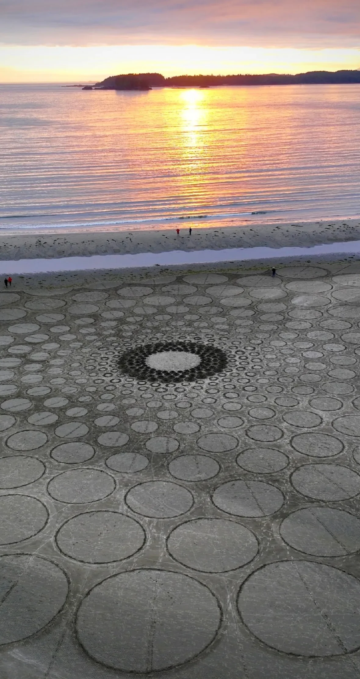 jim-denevan-art-installation-022/Brighton Denevan via CBC