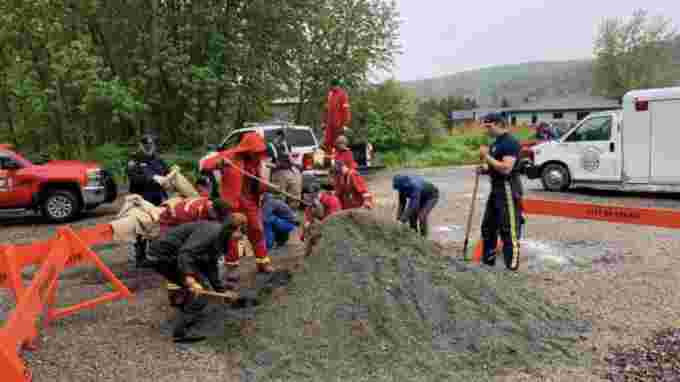 CBC: Sandbagging efforts in Fernie, B.C., after a flood warning was issued for the Elk River. (Ange Qualizza)