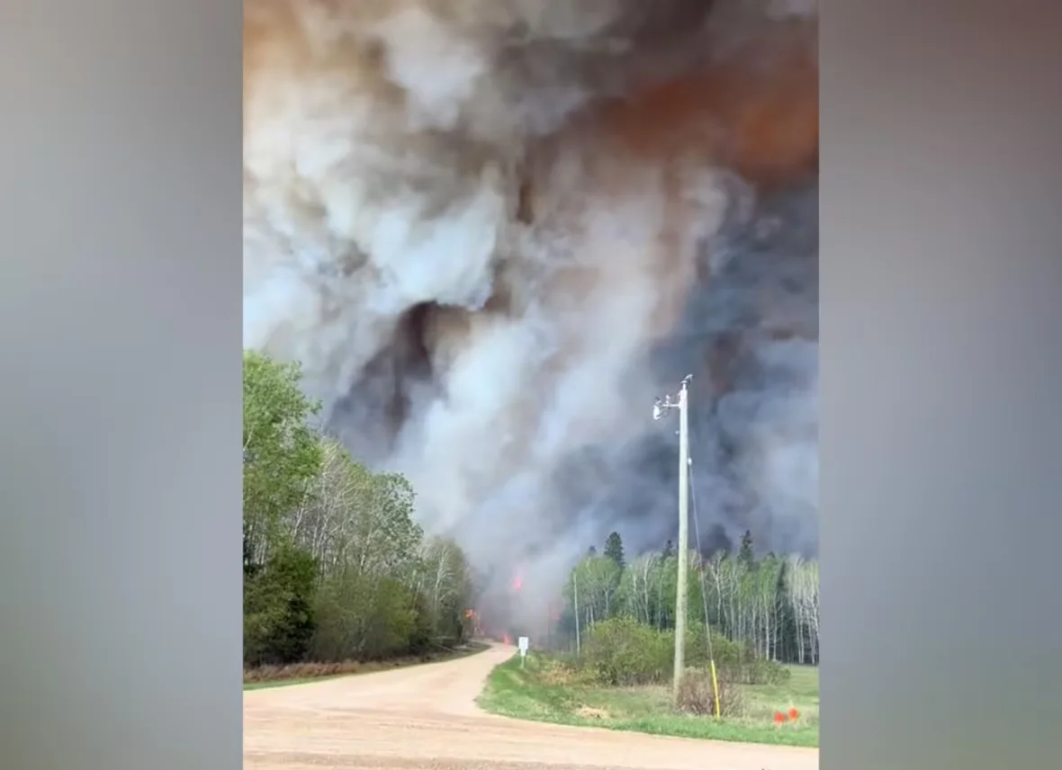 Smoke, Lac du Bonnet, Wildfire, Manitoba, May 16, 2025. (Submitted to CBC News by Emily Potter)