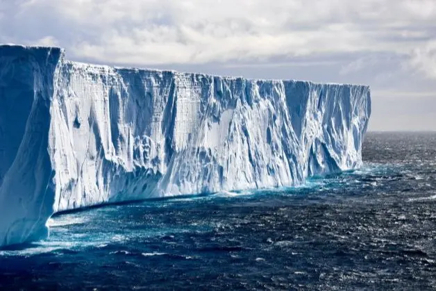 Un iceberg trois fois la taille de Montréal se détache de l'Antarctique