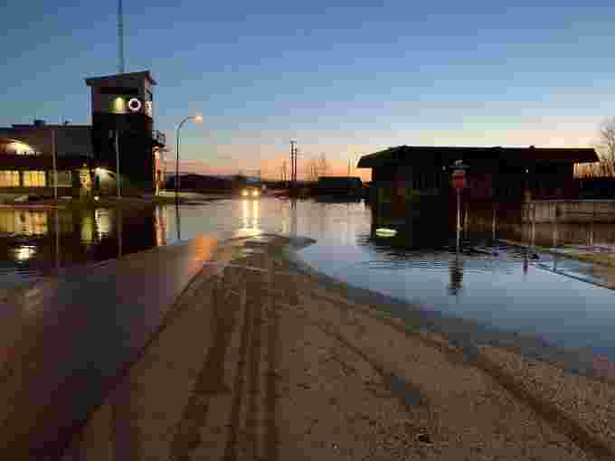 Hay River flooding/Emma Grunwald/CBC