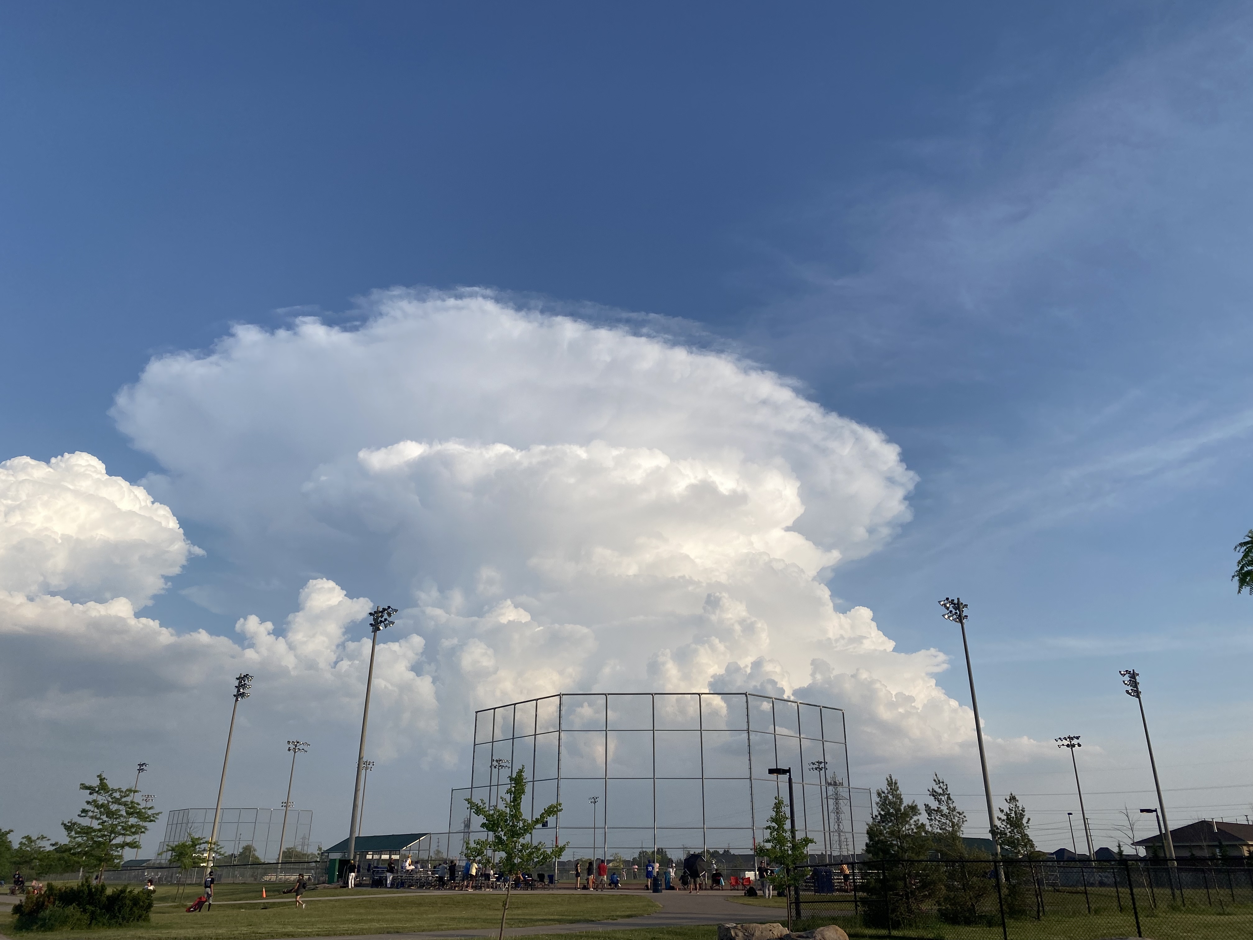 (UGC/Jarrett T) Thunderstorm developing near Brampton Ontario June 2 2023