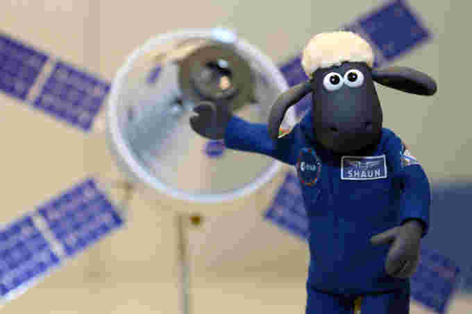 Shaun the Sheep with Orion and European Service Module pillars