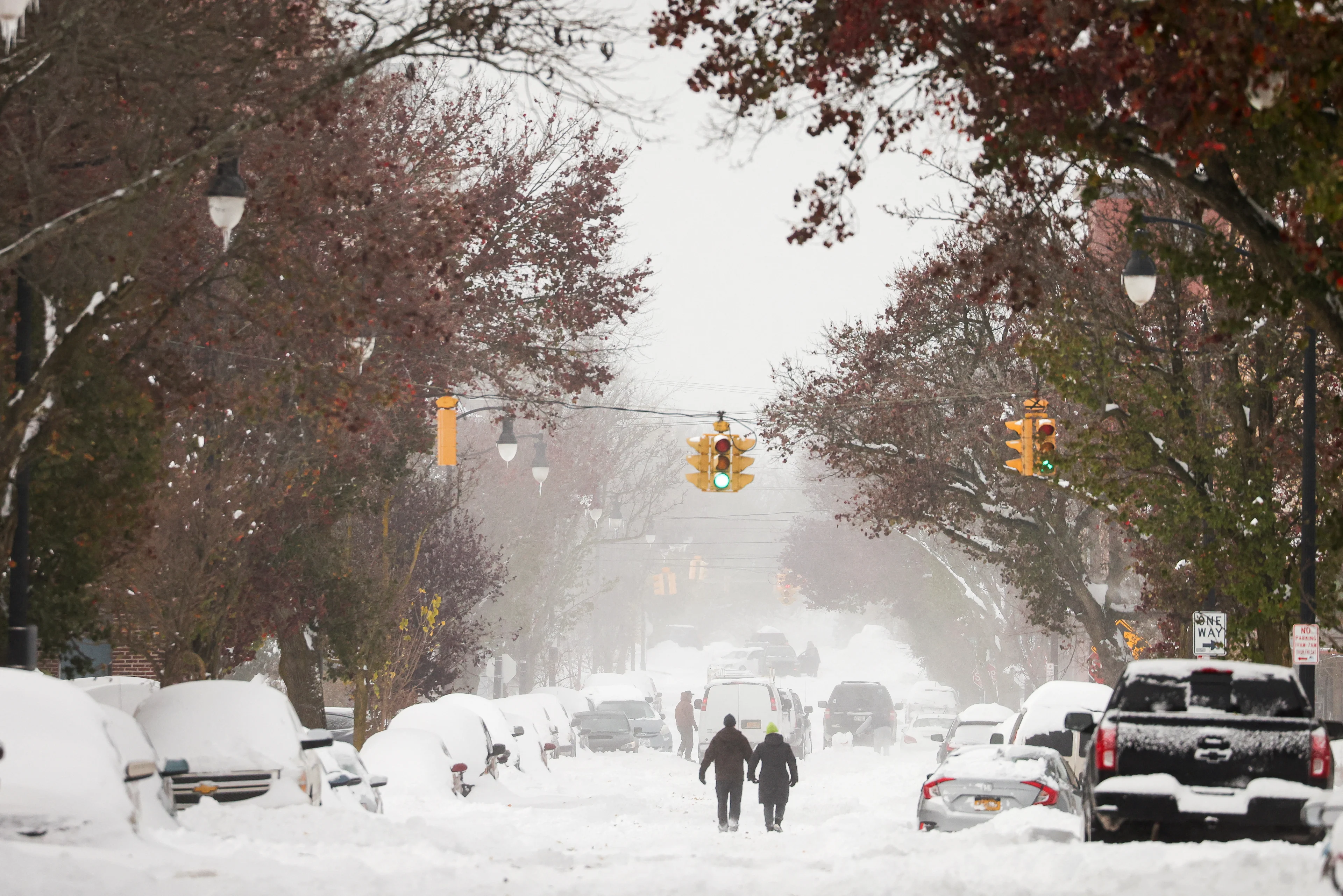(REUTERS) Cars Stranded Buffalo NY Snow November 19 2022