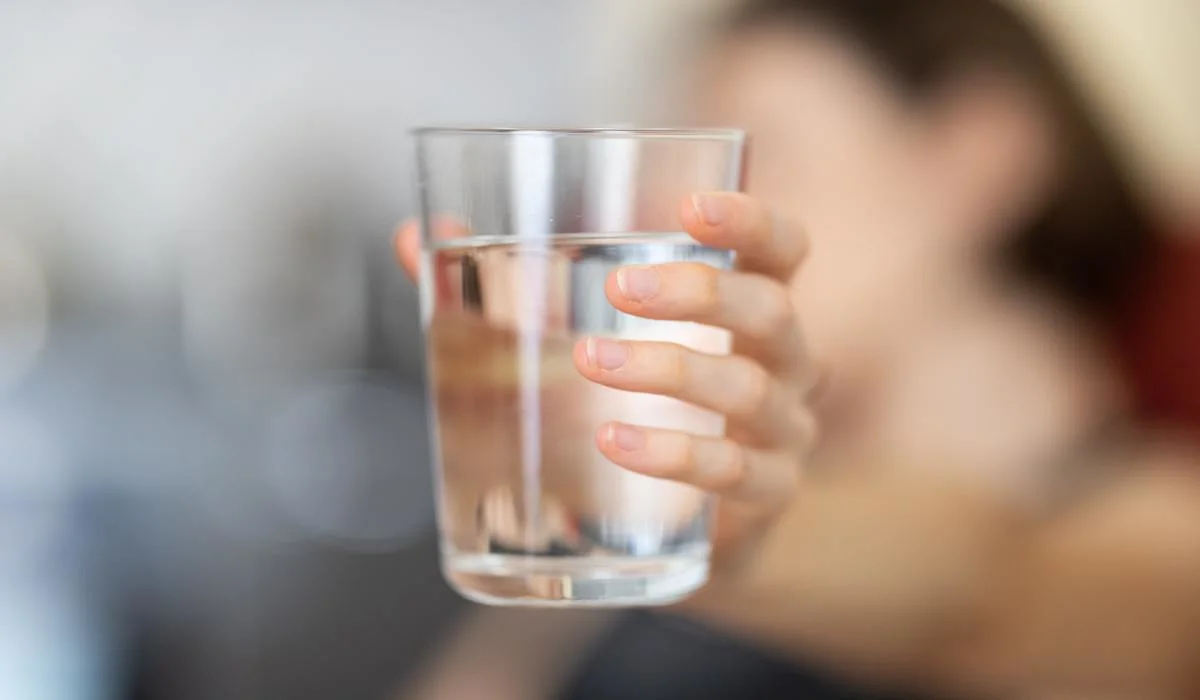 Est-ce dangereux de boire de l’eau froide quand il fait très chaud ?