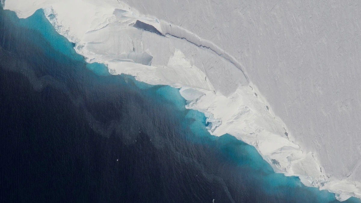 Antarctica's Doomsday Glacier 'really holding on today by its fingernails'