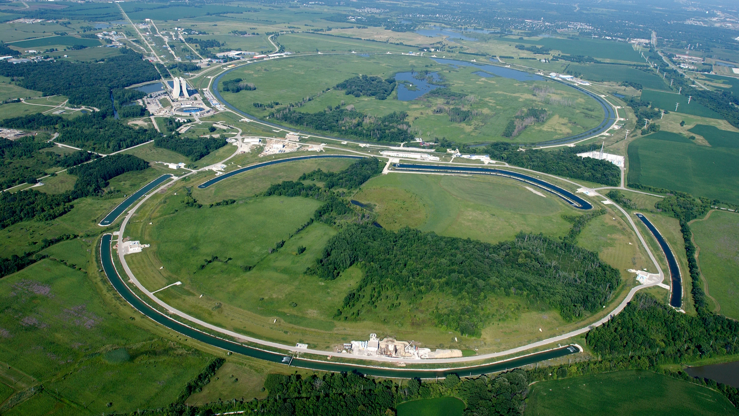 Fermilab-Reidar Hahn-2003-Wikimedia-PublicDomain