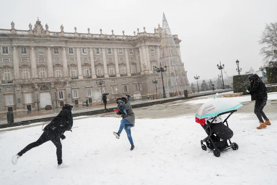 Freezing Madrid braces for heaviest snowfall in decades