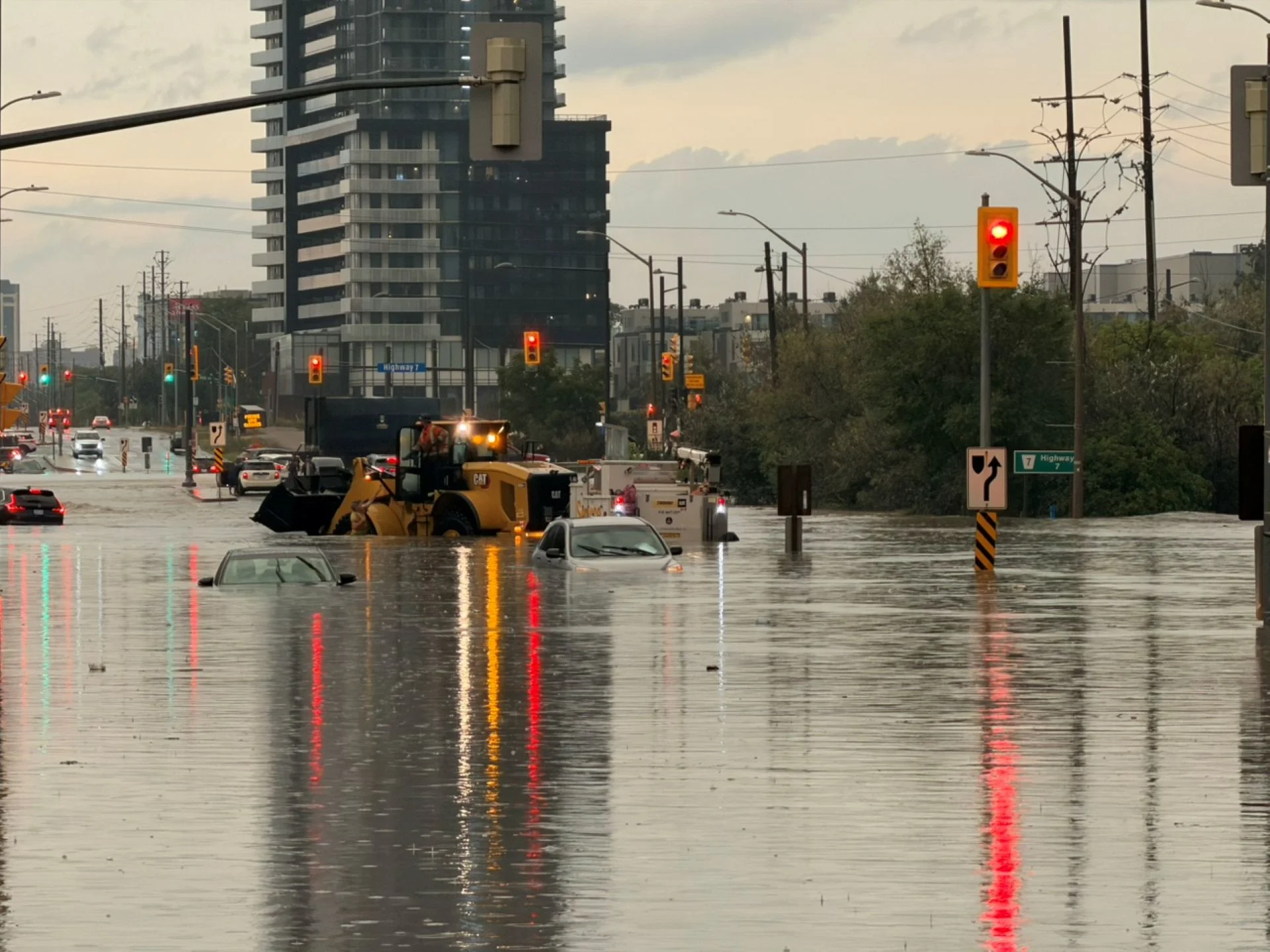 Jane Street and Highway 7 in Ontario flooding/stranded drivers/Jeremy Cohn/Submitted