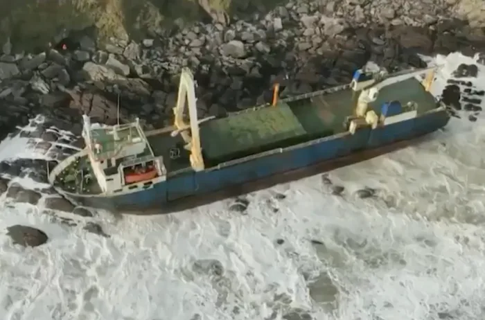 Un bateau fantôme réapparait mystérieusement en Irlande