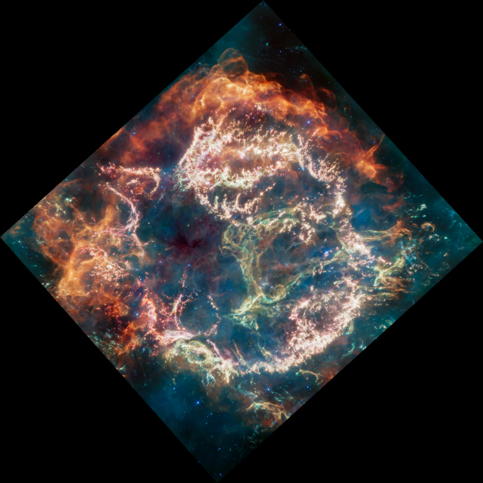 Des nouvelles images d'une supernova mystifient les astronomes