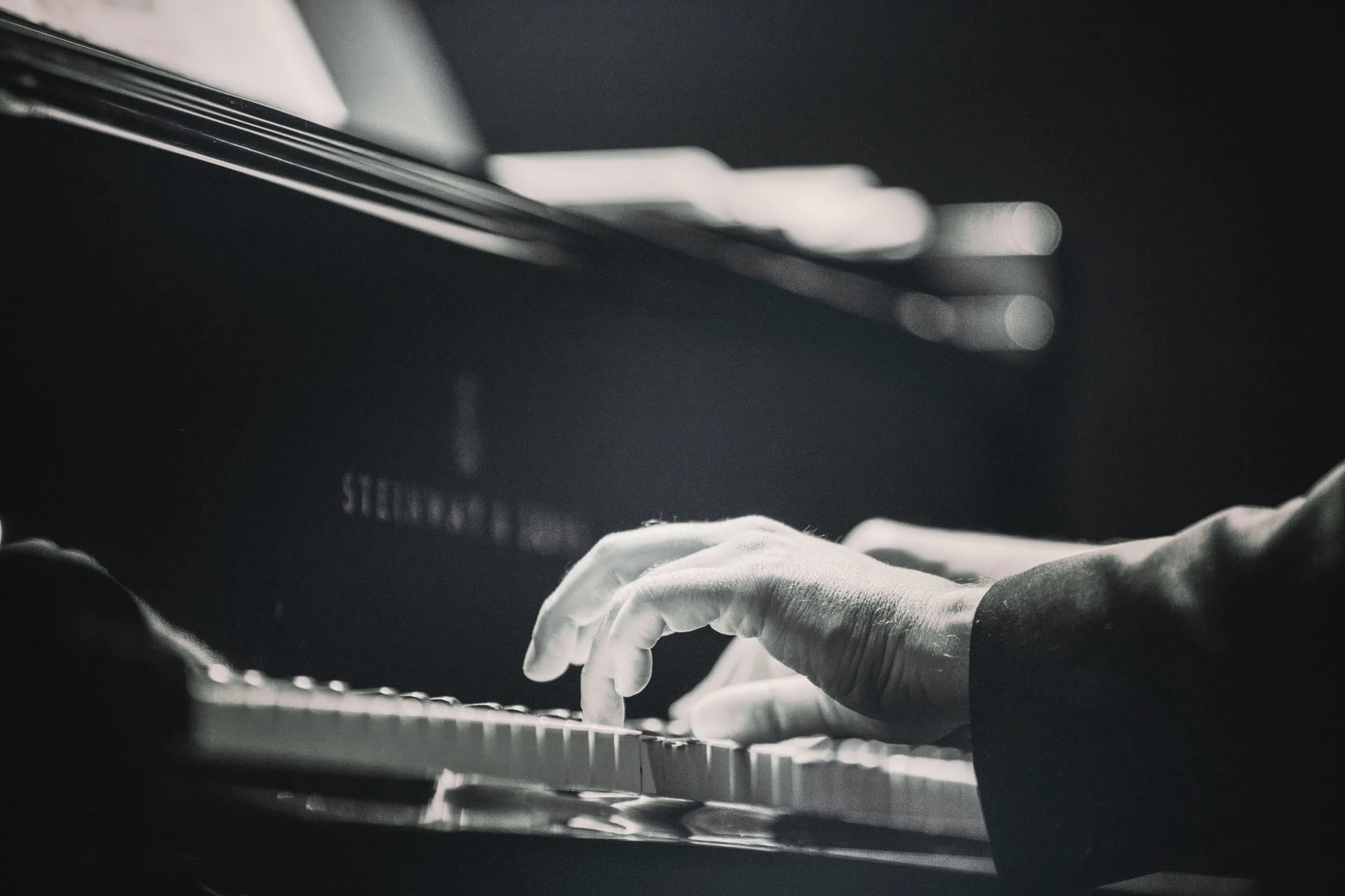 Spécial Halloween : Un fantôme joue du piano à Montréal