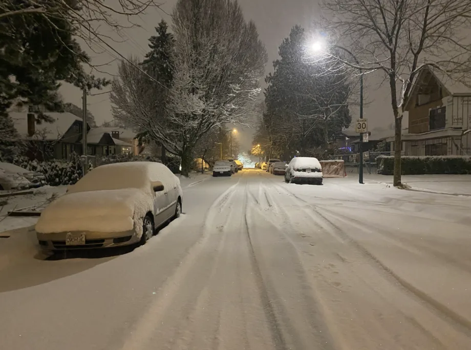 Mia Gordon: Vancouver, British Columbia snowfall, snow, snowstorm, winter. Jan 17, 2024