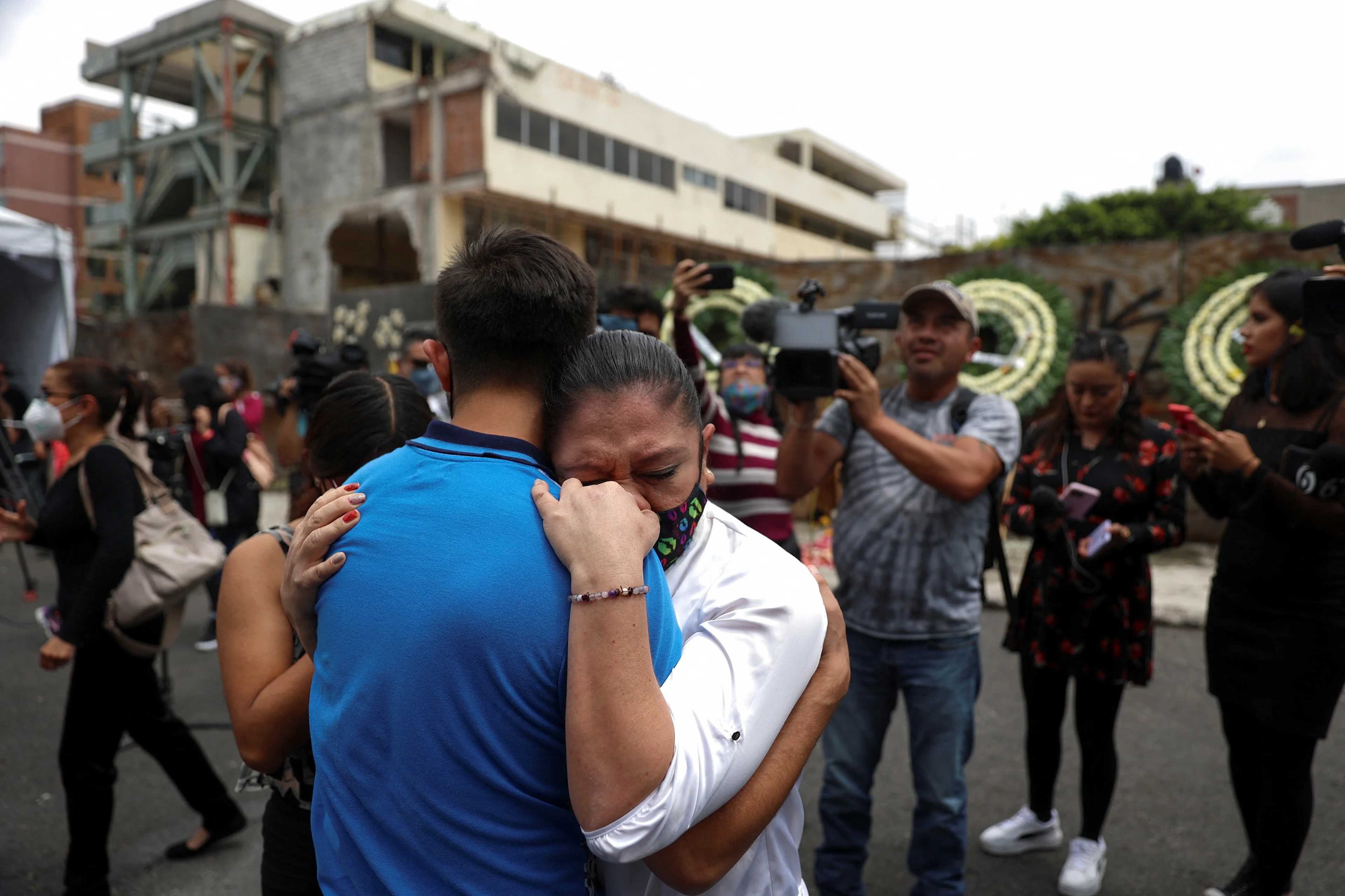 2022-09-20T065245Z 2 LYNXMPEI8J00E RTROPTP 4 MEXICO-QUAKE