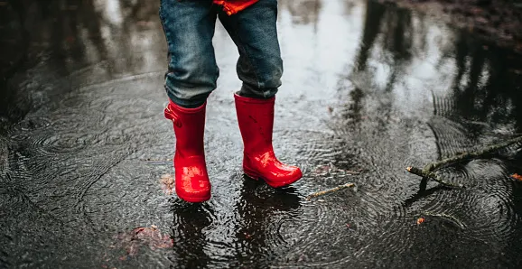 Here's what really happens when a raindrop hits a puddle