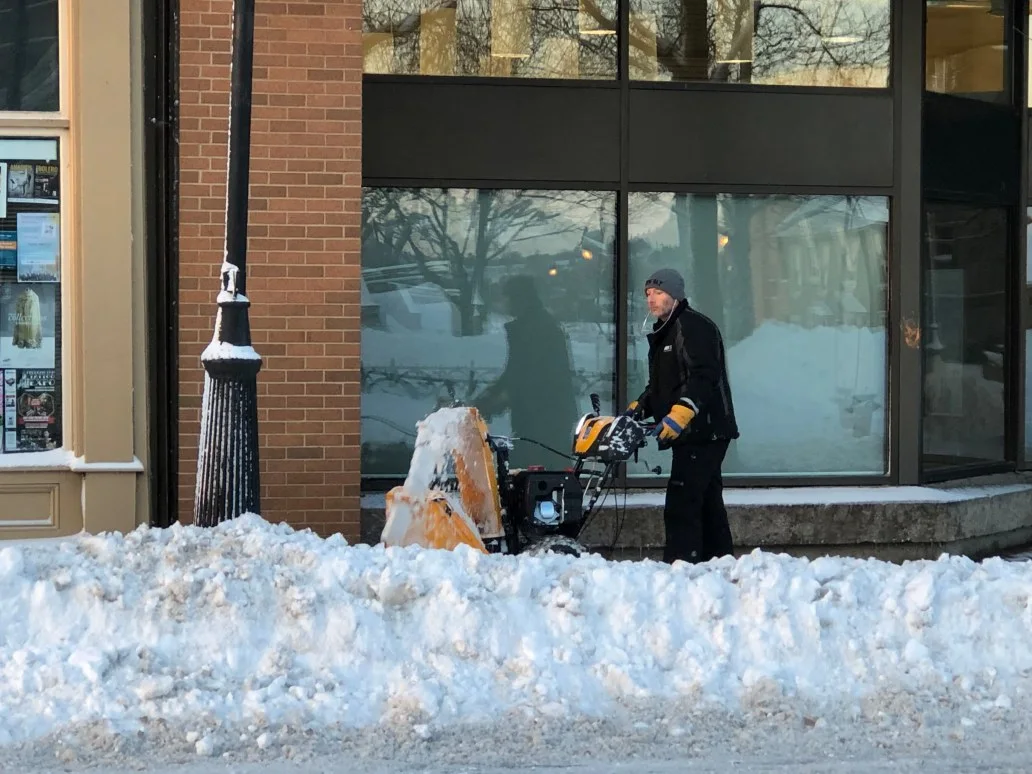 Toronto v. Pedestrians: City isn't clearing snow from sidewalks this winter