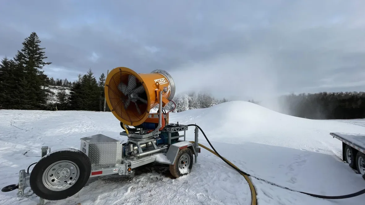 snow-making/Anthony Davis/Radio-Canada via CBC