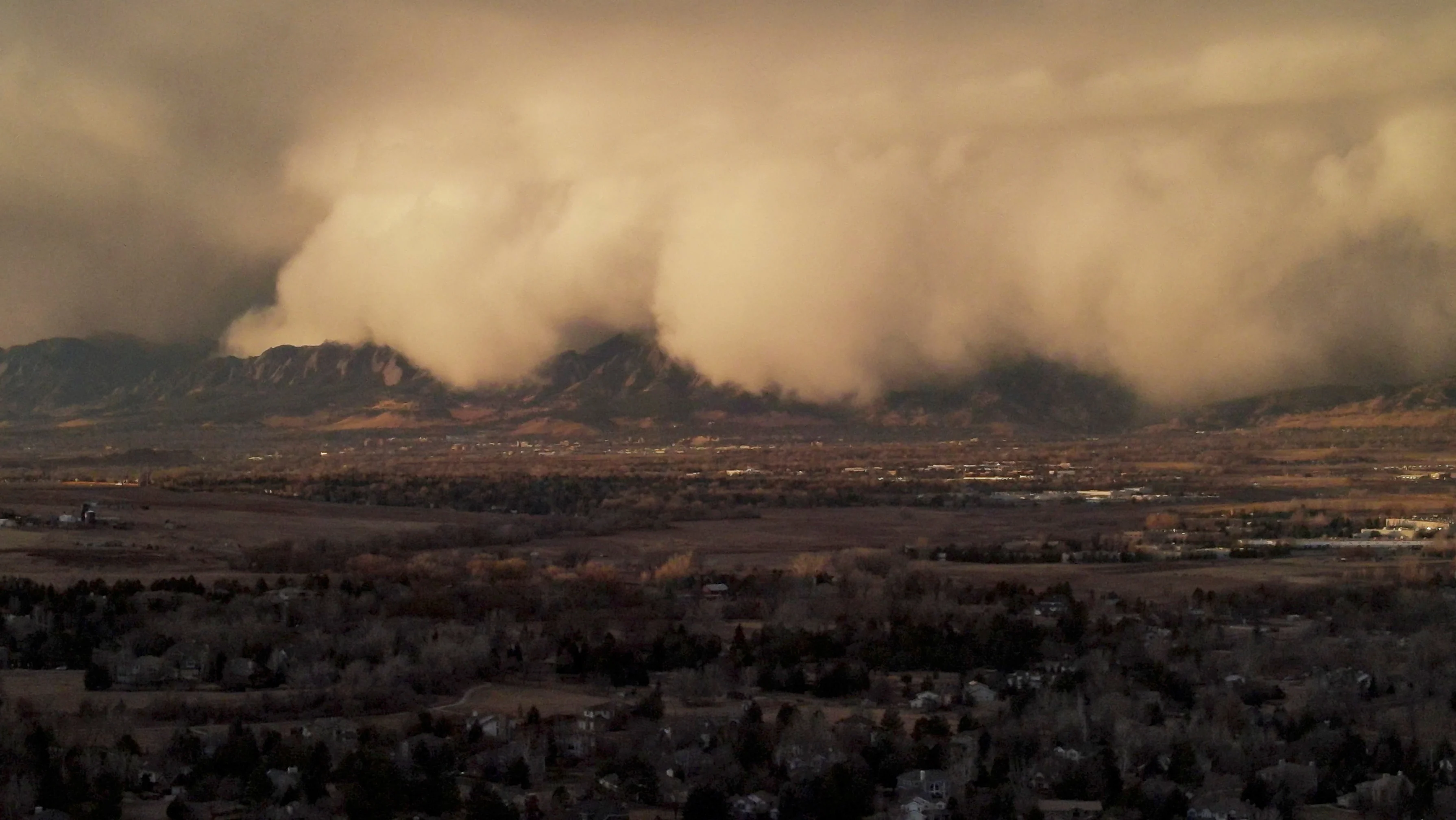 REUTERS: FILE PHOTO: A cloud of dust storm is observed in Niwot, Colorado, U.S. December 15, 2021 in this screen grab obtained from a social media video. Kirk Fischer/via REUTERS