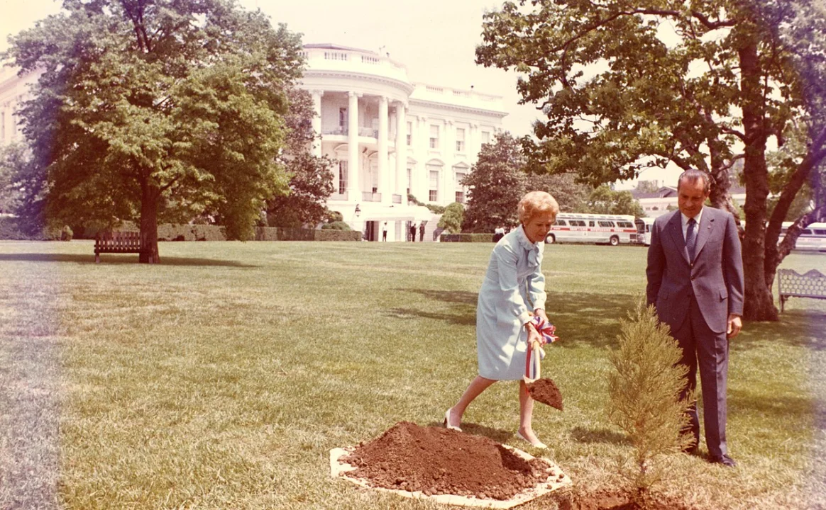 NIXONS - earth day 1970 - wikipedia
