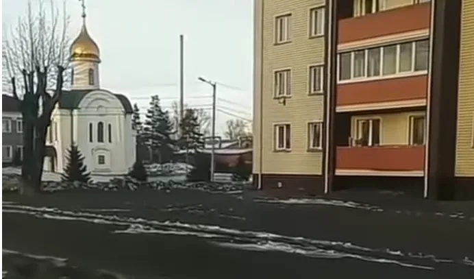 Une neige noire envahit la Sibérie. Voyez pourquoi.