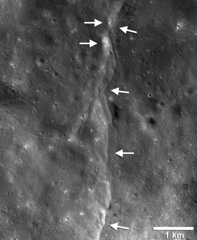 lobate-scarp-moon