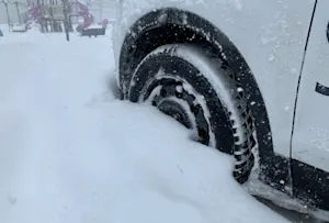 Here are some essential tips to keep in mind while driving this winter 
