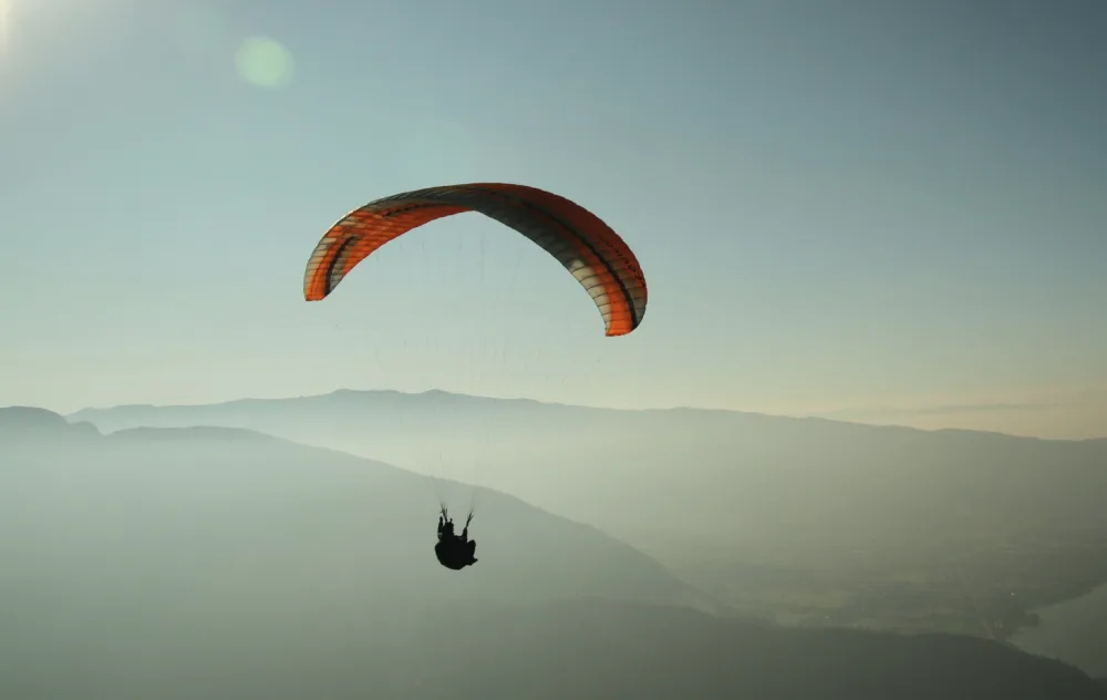PEXELS: Jahoo Clouseau - Paragliding. Link: https://www.pexels.com/photo/adventure-beach-dawn-daylight-382177/