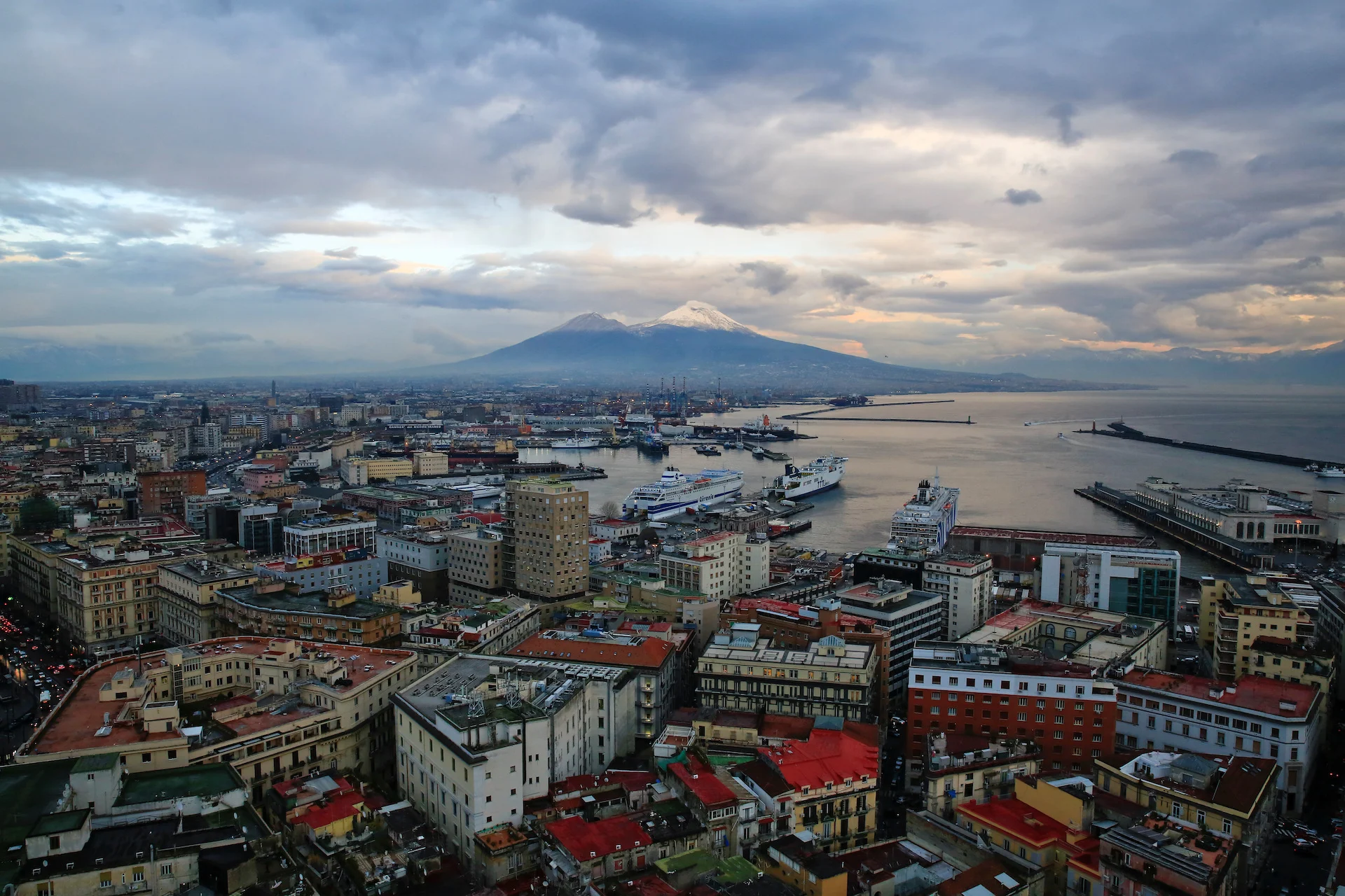 Earthquakes hit Italy super-volcano, raising spectre of evacuations