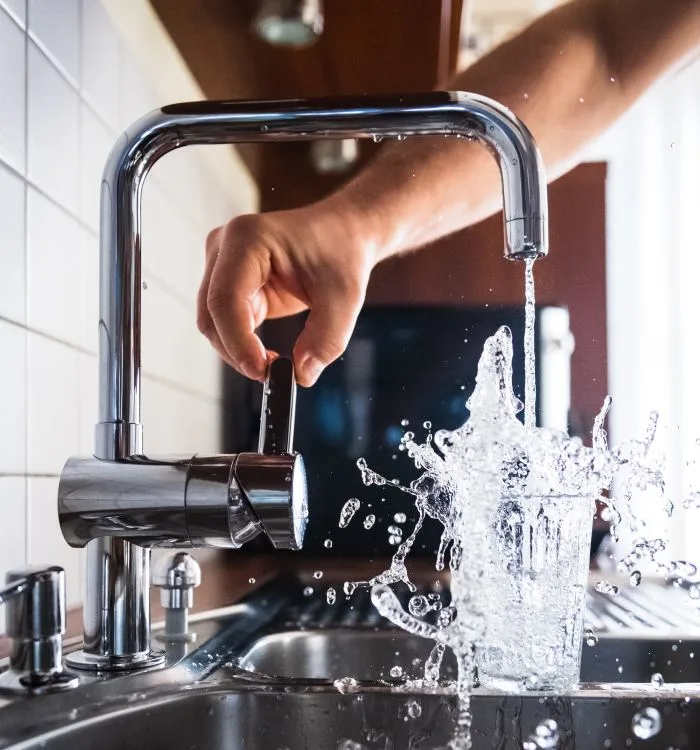 Microplastiques dans l'eau potable : pas de danger... pour l'instant