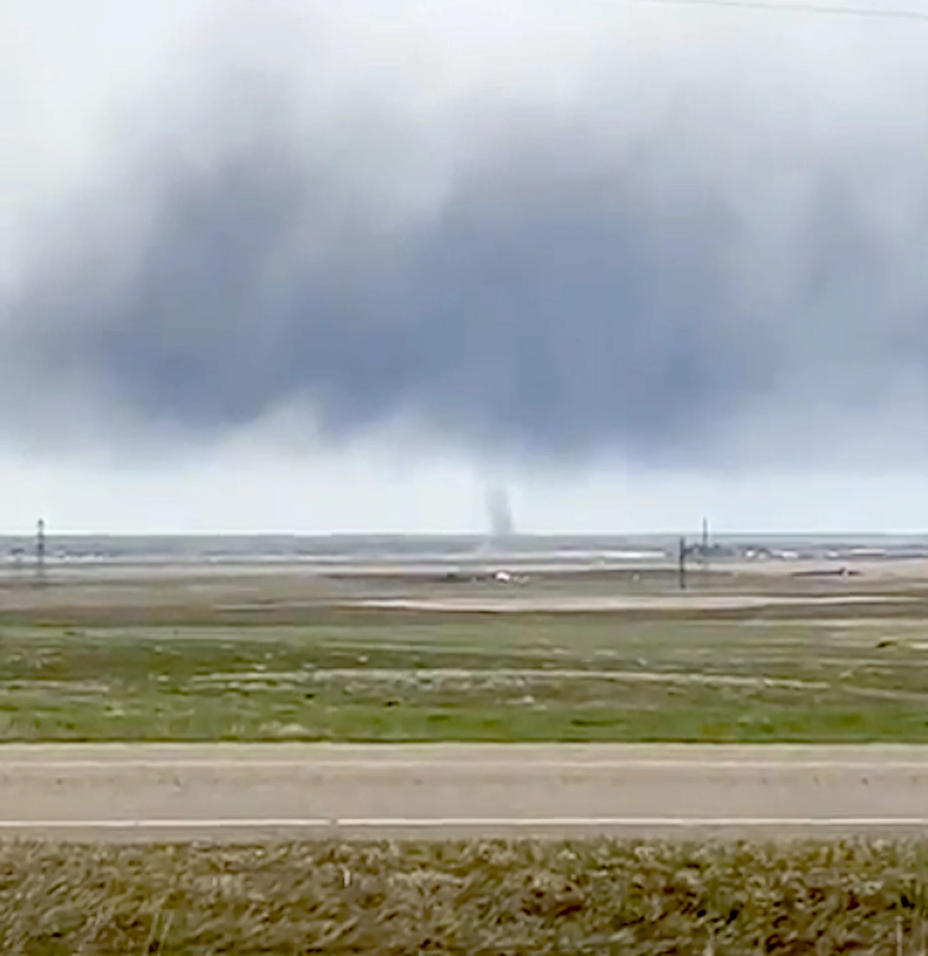 Alberta tornado, near Kathyrn and Airdrie/Steve Brundige/Submitted