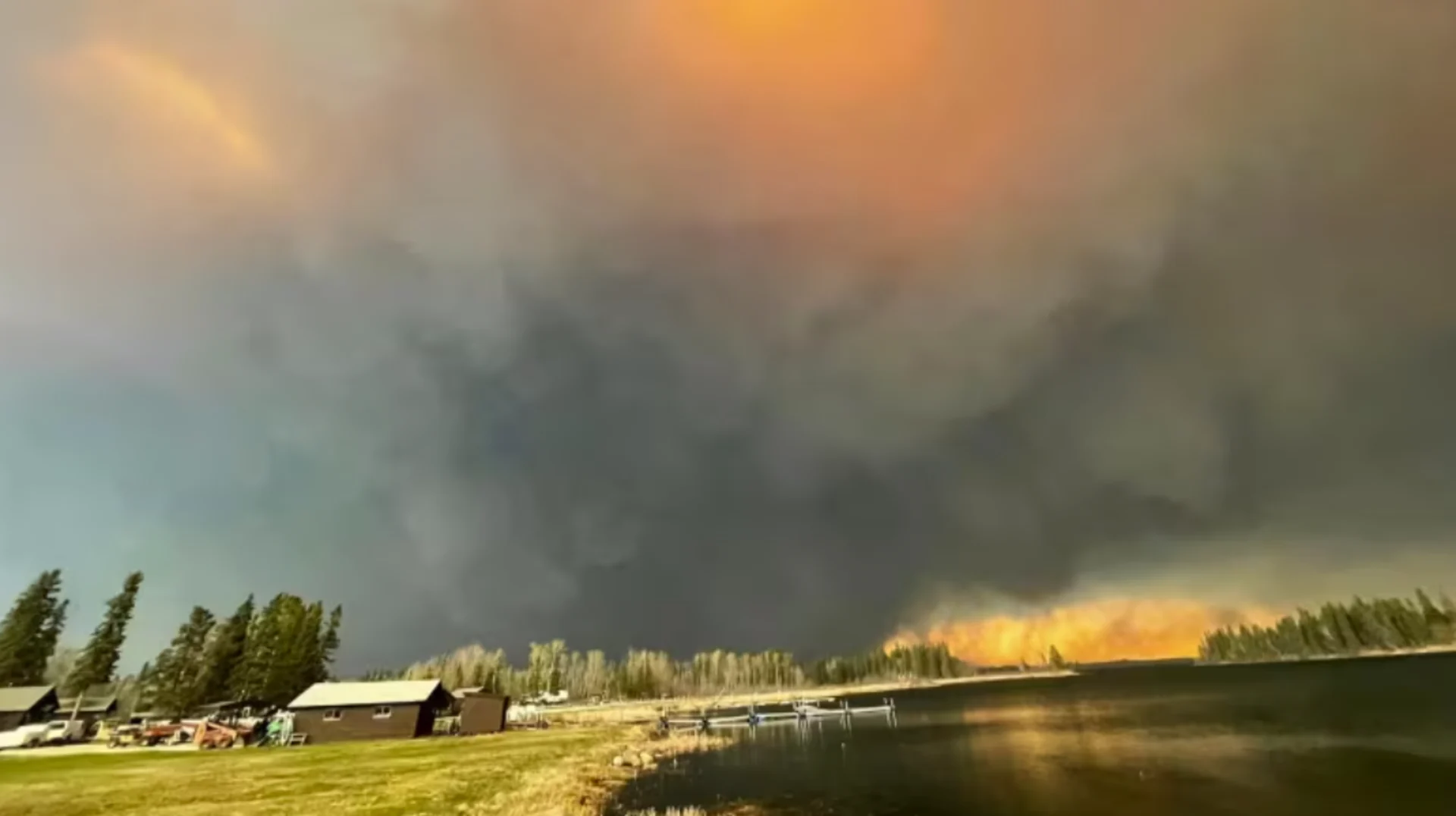 Cranberry Portage residents evacuate, parts of Hwy 10 close as wildfire burns