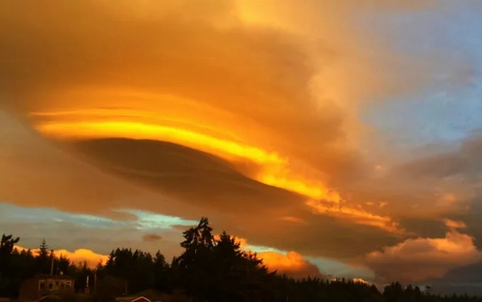 Cloud or UFO? What causes Canada's creepiest weather?